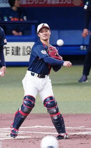 シートノックを行う坂本(撮影･垰建太)