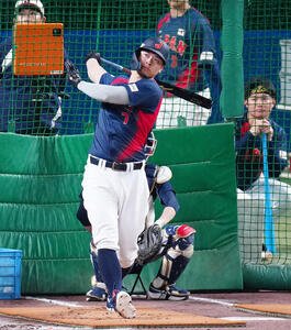 打撃練習に臨む佐藤(撮影･垰建太)