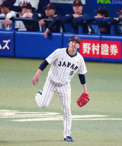 日本対中日　9回表中日2死一塁、ブライトに安打を許した大勢は表情をゆがめ足を気にするそぶりを見せる(撮影･垰建太)