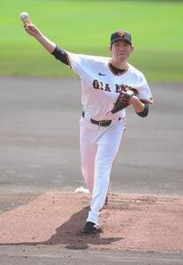 練習試合　巨人対サムスン　巨人先発の戸郷(撮影･足立雅史)