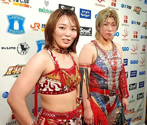 フワちゃんをボコボコにしたSareee(左)と彩羽匠の｢スパークラッシュ｣