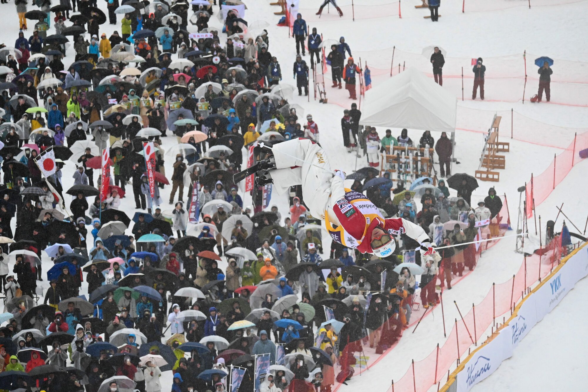 五輪出場者が滑走、富山でモーグルW杯　観客｢生で見ると迫力違う｣