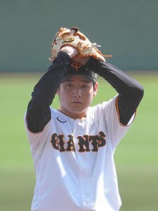 練習試合　巨人対韓国サムスン　3イニング無安打の好投を見せた巨人竹丸(撮影･足立雅史)