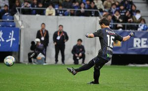 G大阪対清水　最後のPKを決めるG大阪鈴木徳真(撮影･宮崎幸一)