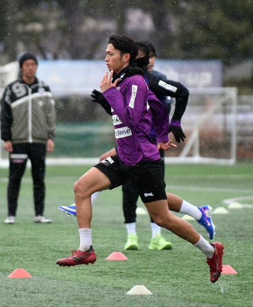 25日の練習で、スプリントトレーニングに励む藤枝芹生