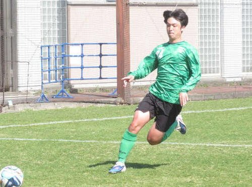 プロデビューから一夜明け、順大とのトレーニングマッチでフル出場した東京V･MF仲山獅恩