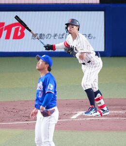 2月27日、中日戦の1回、先制の3点本塁打を放った佐藤