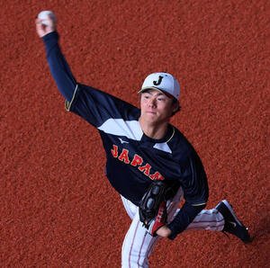 日本対オリックス　キャッチボールする侍ジャパン山本(撮影･加藤哉)