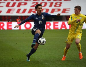 キリンチャレンジ杯　日本対ウクライナ　競り合う久保裕也(2018年3月27日撮影･パオロ　ヌッチ)