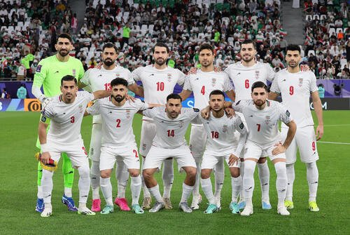 2024年1月、アジア杯カタール大会1次リーグ、パレスチナ戦を前に集合写真に納まるイラン代表