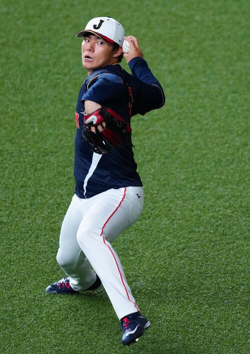 阪神対日本　投球練習する山本(撮影･垰建太)