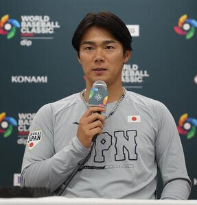 阪神対日本　試合前会見に臨む山本