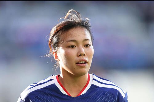 谷川萌々子(2025年11月撮影)