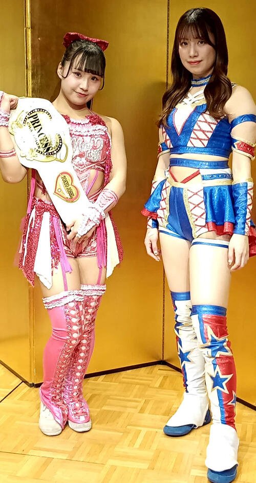 3･29両国で激突するプリプリ王者の渡辺未詩(左)と挑戦者の荒井優希