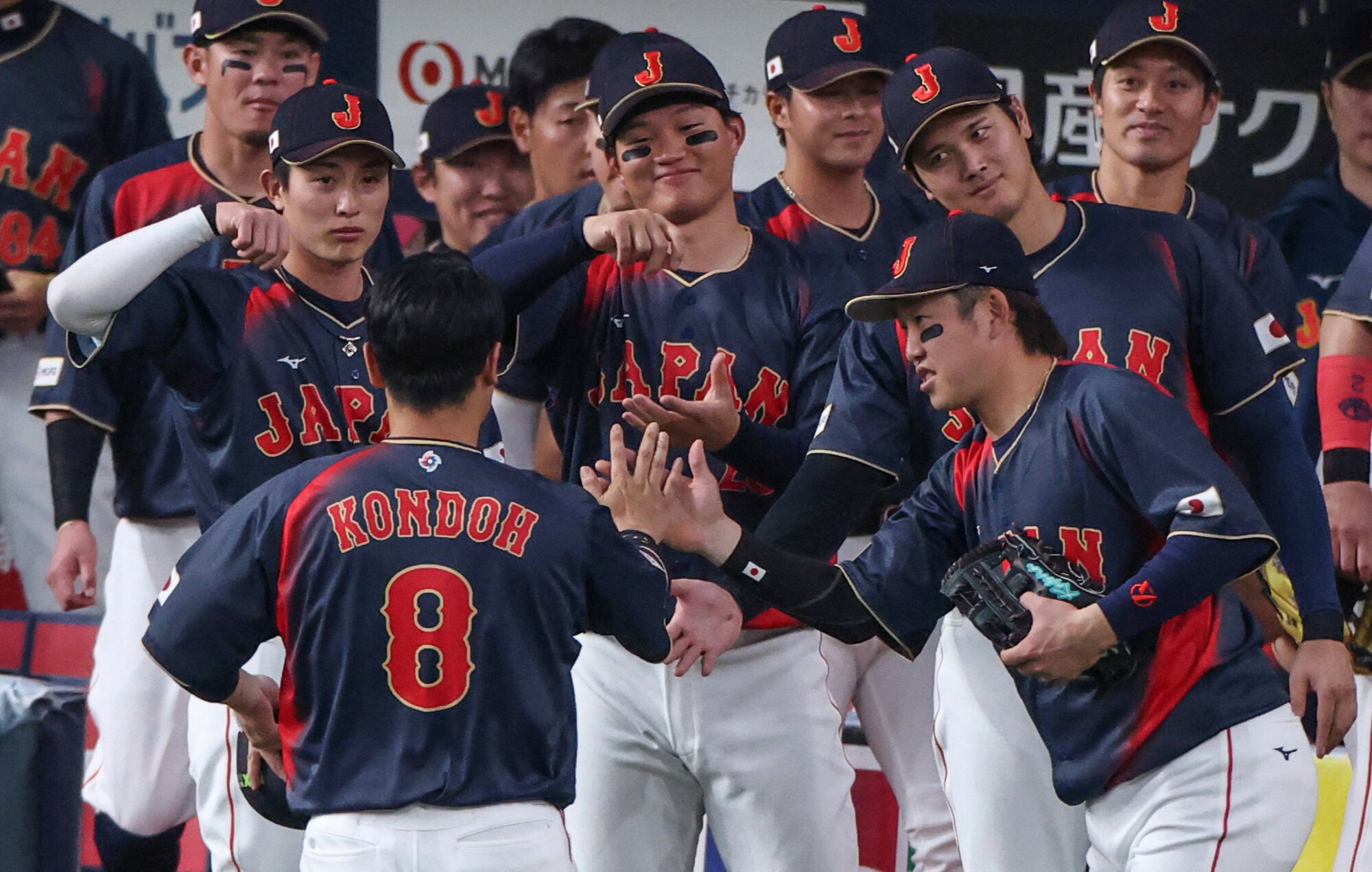 日本代表はWBCでお茶を｢点(た)｣てる　ポーズは投手が考えた
