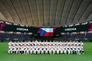 WBC開催を前に集合写真に納まるチェコの選手たち(Photo by WBCI)
