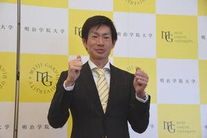 会見に出席し、明学大監督に就任する中村氏(撮影･泉光太郎)