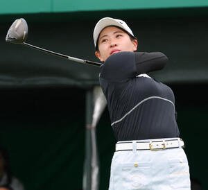 1番、ティーショットを放つ永井(撮影･上山淳一)