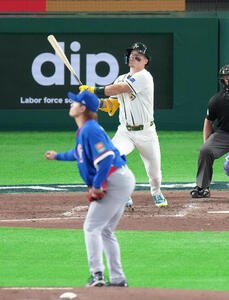 オーストラリア対台湾　7回裏オーストラリア1死、バザナは右越え本塁打を放つ(撮影･足立雅史)