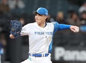 日本ハム対西武　力投する先発の山崎(撮影･黒川智章)