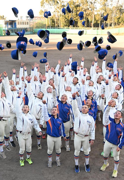 第98回センバツ高校野球大会出場校決定　センバツ出場が決定し喜ぶ神戸国際大付の選手たち(2026年1月撮影)