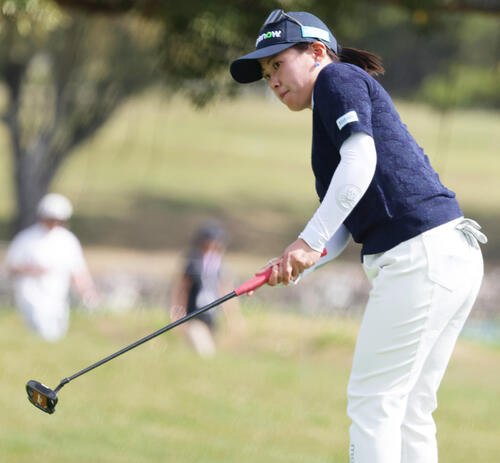 永井花奈、4つ伸ばし通算9アンダーで2位　出だしは3連続バーディー　15mのパットも沈める