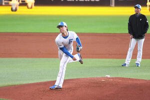 【日本ハム】浅利太門、エスコンで投球練習｢やっぱり他の球場に比べて少し高い。そこが難しい｣