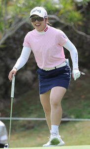 昨季年間女王の佐久間朱莉が｢62｣単独首位浮上　永井花奈が2打差2位　菅楓華や川崎春花ら3位