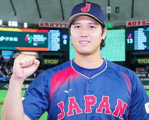 台湾対日本　台湾に大勝し写真に納まる大谷(撮影･垰建太)