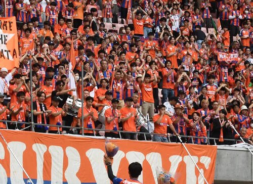 盛り上がる新潟サポーター(2025年撮影)