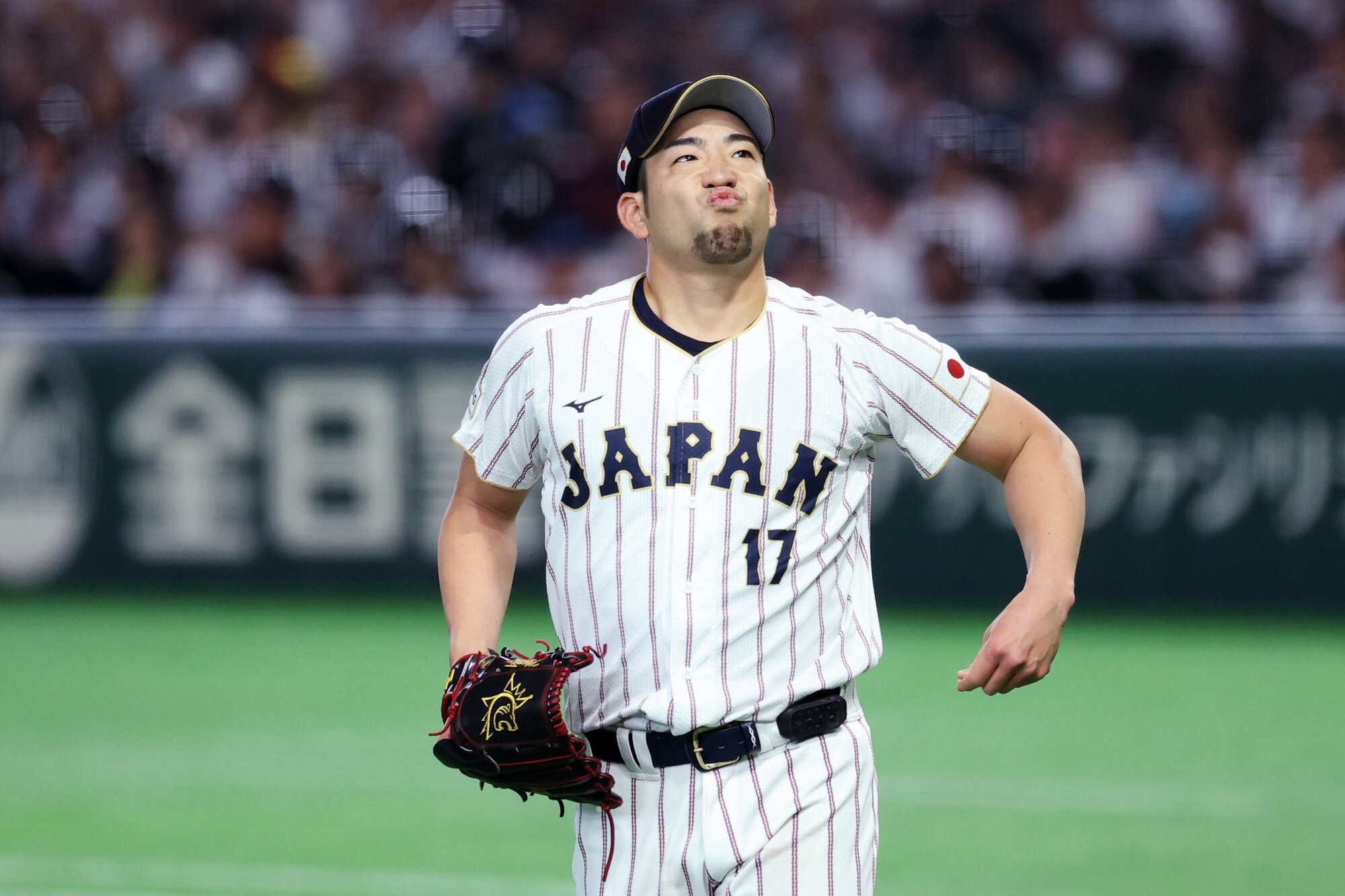 一回表韓国無死一、三塁、先制適時打を打たれた日本先発の菊池雄星=金居達朗撮影