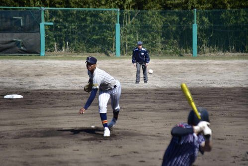 今年初の練習試合に先発した帝京･仁礼パスカルジュニア投手(撮影･平山連)