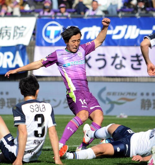 前半38分、同点ゴールを決める藤枝三木