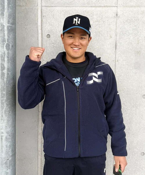 ガッツポーズする日本製紙石巻･坂口(撮影･木村有優)