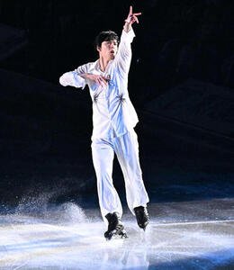 アイスショーで演技する羽生結弦さん(撮影･千葉一成)