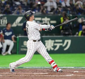 日本対韓国　3回裏日本2死、本塁打を放つ鈴木(撮影･井上学)
