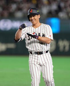 日本対韓国　7回裏日本2死満塁、2点適時打を放つ吉田(撮影･井上学)