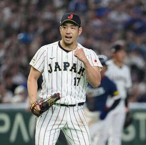 日本対韓国　3回を終えガッツポーズする菊池(撮影･井上学)