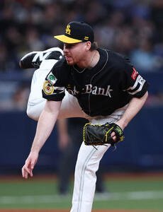 オリックス対ソフトバンク　力投するソフトバンク先発のスチュワート(撮影･前田充)