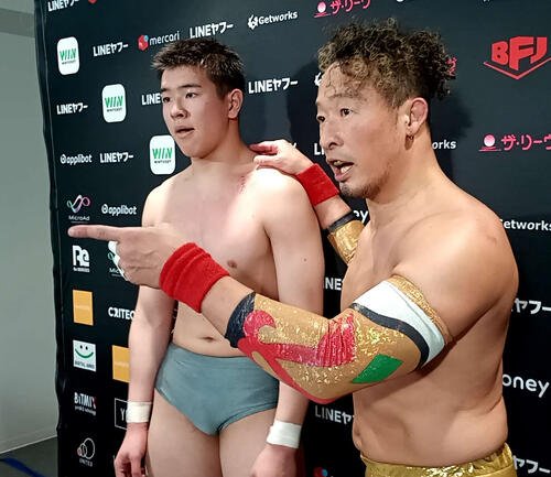 LTJの若手2人に｢道場に来い！｣と呼びかけた丸藤正道(右)と鶴屋浩斗