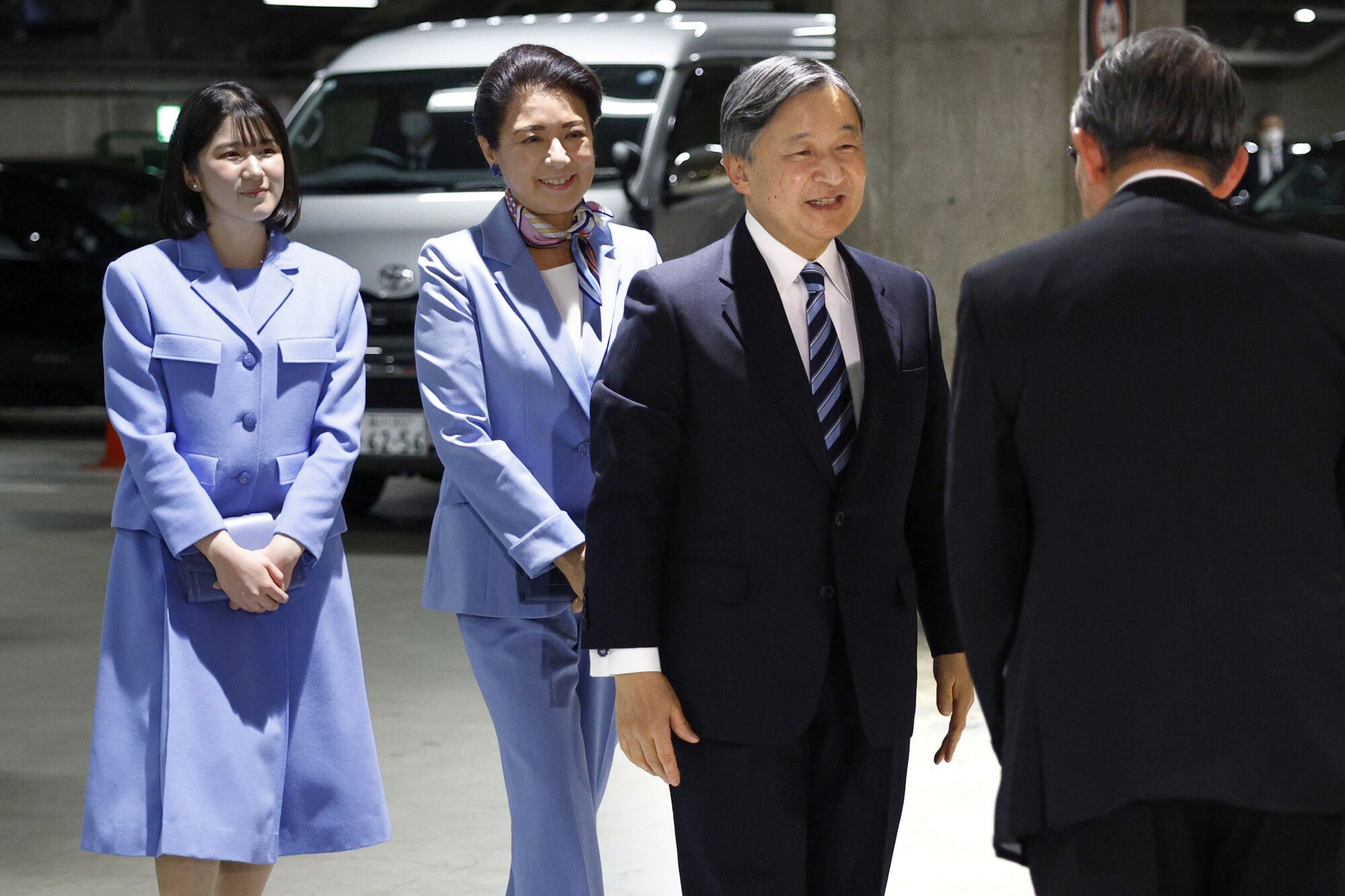 WBC観戦のため、東京ドームに到着した天皇、皇后両陛下と愛子さま=2026年3月8日午後5時33分、東京都文京区、代表撮影