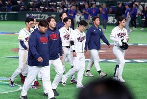 韓国対台湾　敗戦し引き揚げる韓国の選手たち(撮影･鈴木正人)　