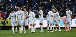 G大阪対長崎　逆転負けの長崎イレブンはガックリ(撮影･西尾就之)