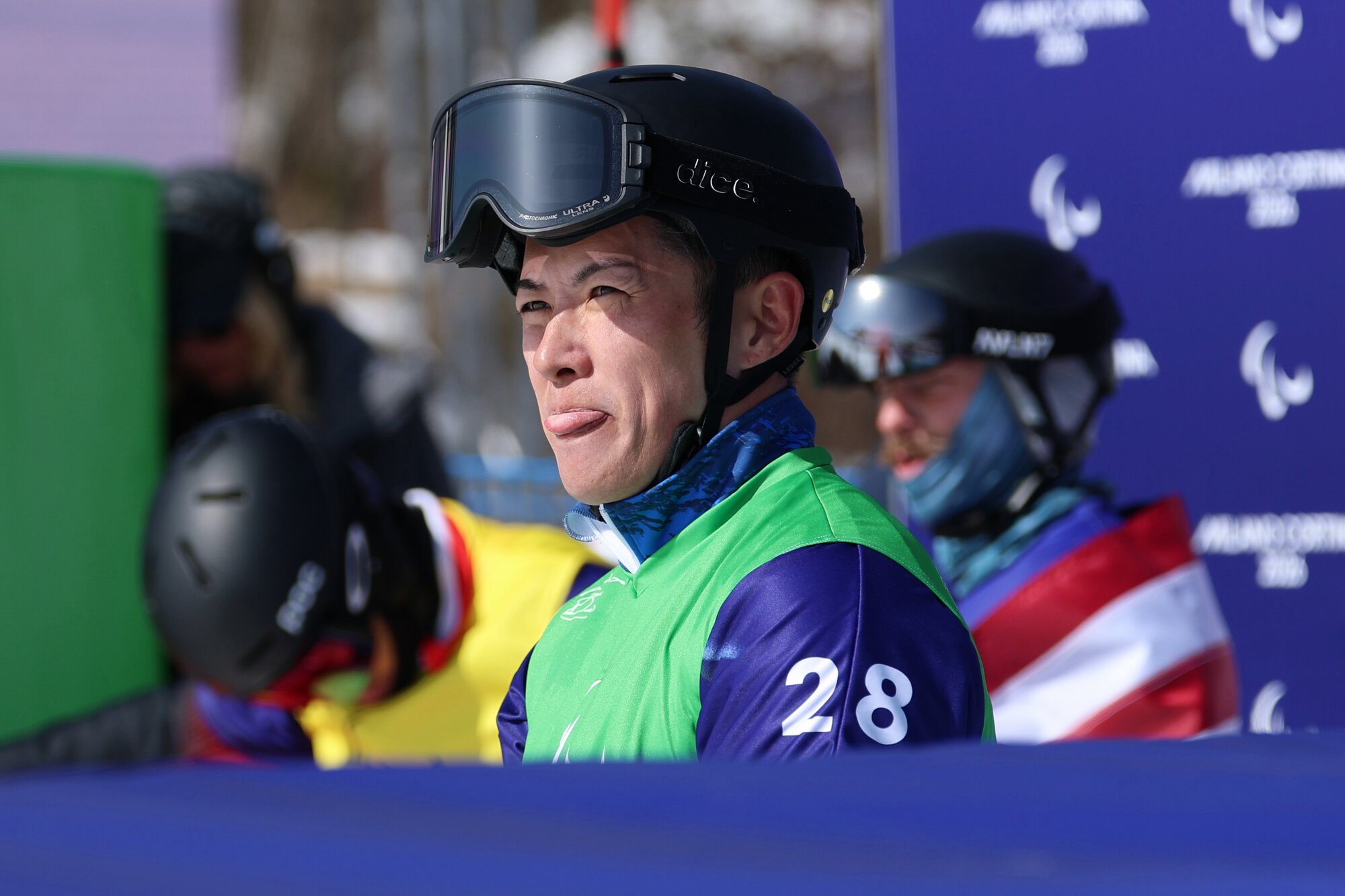 パラスノーボードクロス男子(大腿障害)決勝を終え、悔しそうな表情を見せる4位の小須田潤太=井手さゆり撮影