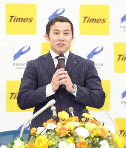 会見に臨む高藤(撮影･足立雅史)