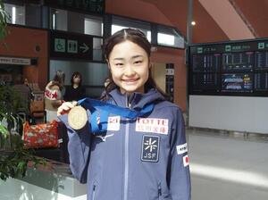 世界ジュニア選手権が行われたエストニアから帰国した島田麻央