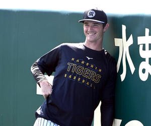 笑顔を見せる阪神ルーカス(撮影･石井愛子)