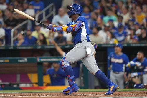 3回、本塁打を放つベネズエラのアクーニャ(AP)