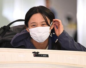 スピードスケートの世界選手権を終え、オランダから帰国した高木美帆(撮影･千葉一成)