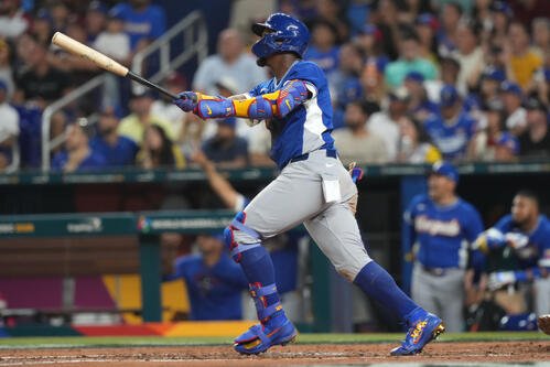 3回、本塁打を放つベネズエラのアクーニャ(AP)